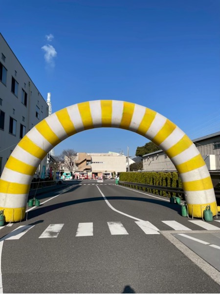 発電所1日開放イベントの入場口に設置したエアアーチ