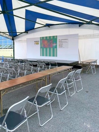 簡単施工のポータブルステージとバックパネルで作った表彰式スペース